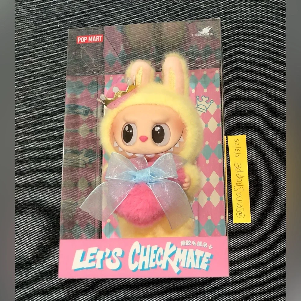Labubu Let’s Checkmate QUEEN Vinyl Face Plush Pendant - Picture 1 of 11